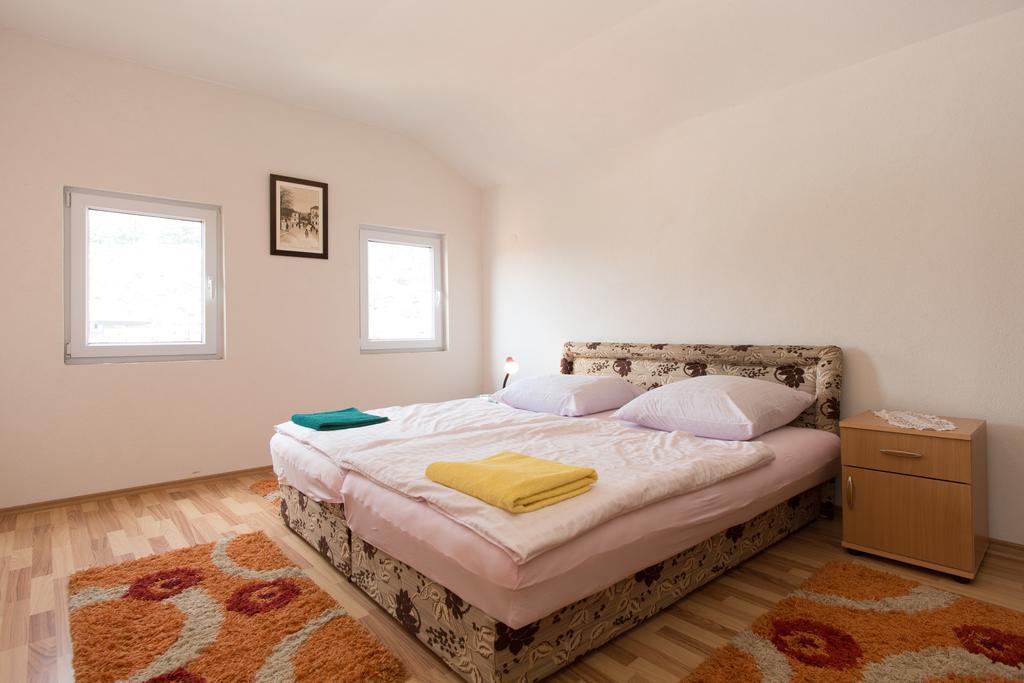 Em Apartment Saraievo Quarto foto